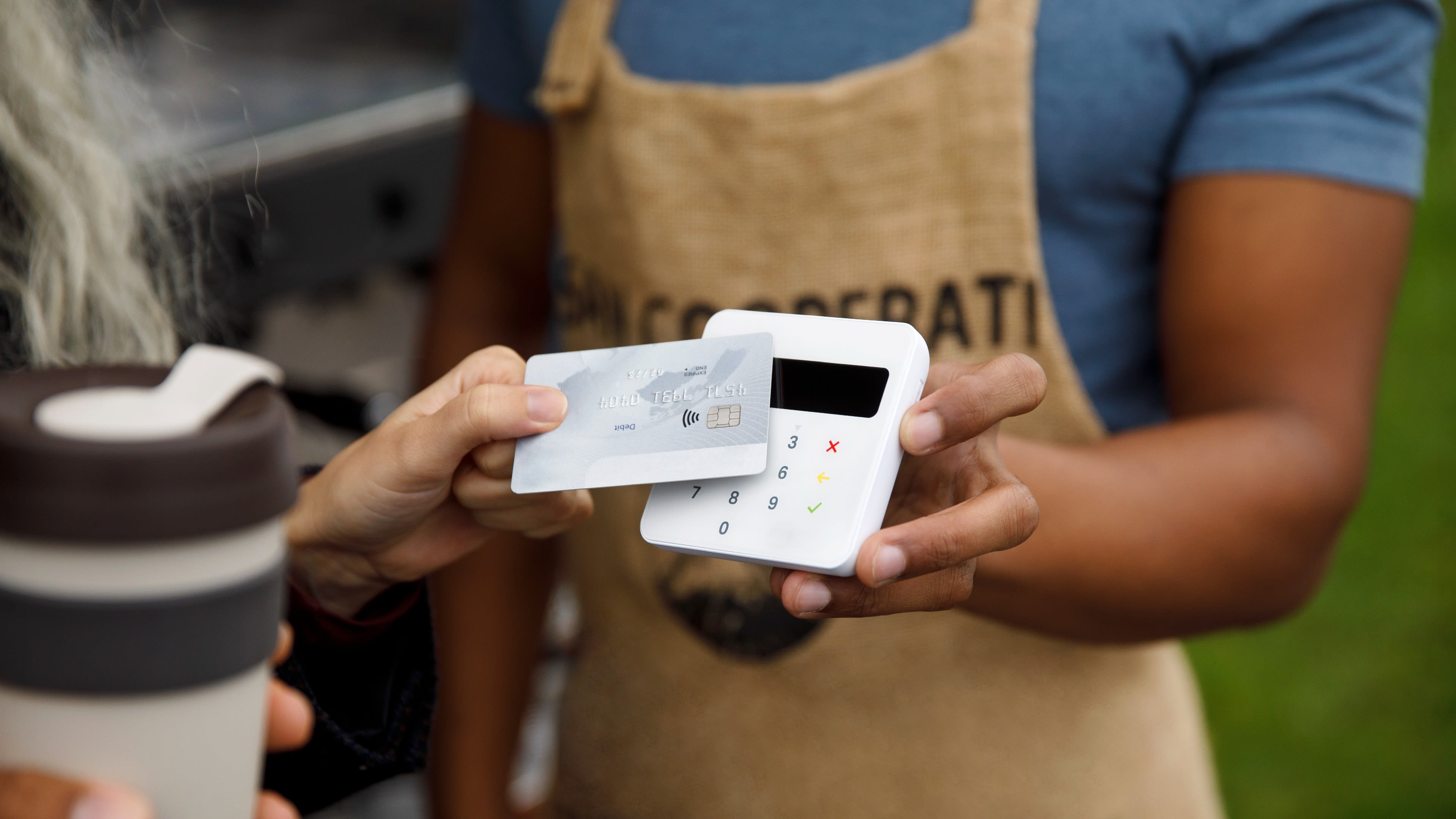 A customer uses a card to make a contactless payment