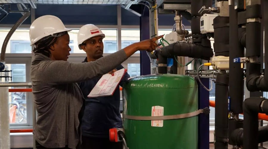 Two delegates using the University of Surrey's Fluor pilot plant
