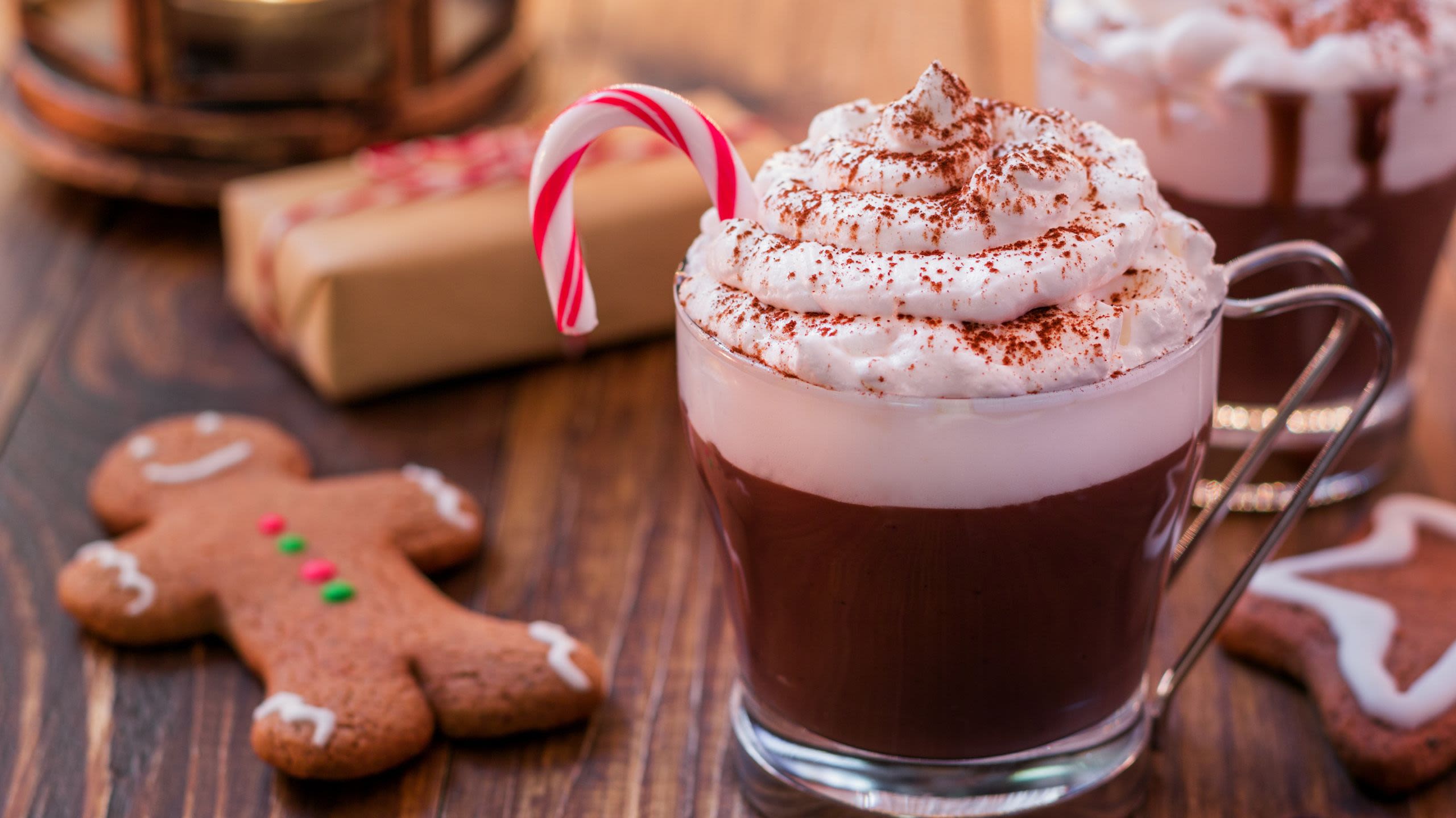 Hot chocolate with candy cane and gingerbread